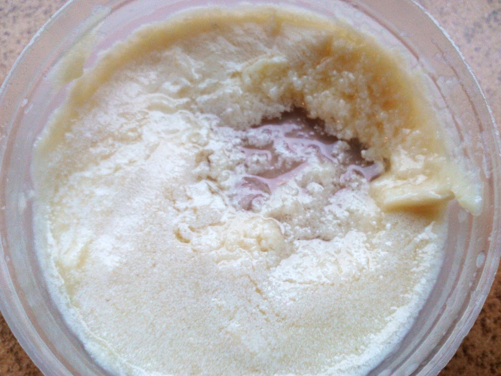 You are currently viewing Contamination of cosmetics during use